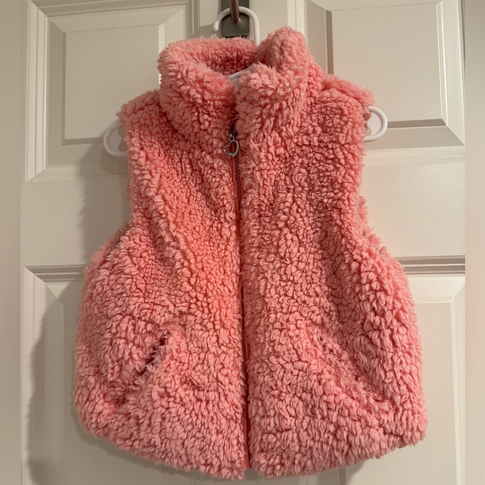 Urban republic girls size 4 fuzzy Sherpa vest. Pink